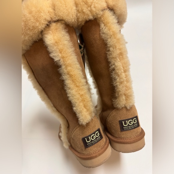UGG Sundance Boots - Picture 11 of 13